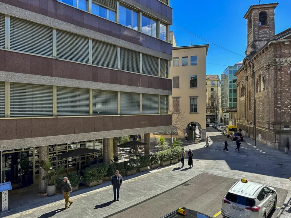 Kommerzieller Raum mit Schaufenster im Zentrum von Lugano – Foto 7 von 9