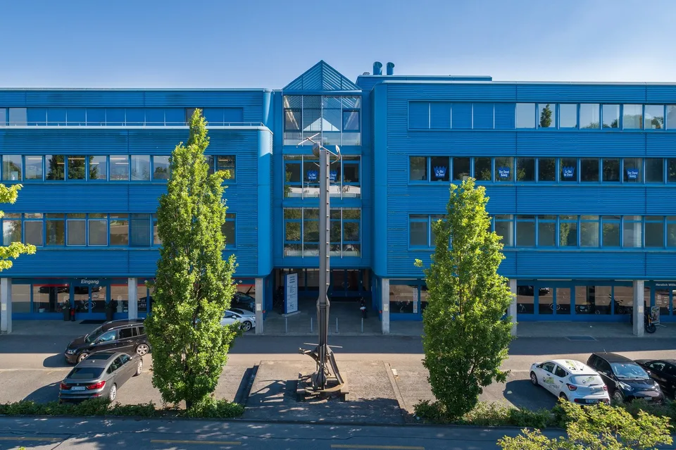Spazio di stoccaggio 561m2 nel 2° seminterrato nel Bluebox-Aarberg con infrastruttura professionale