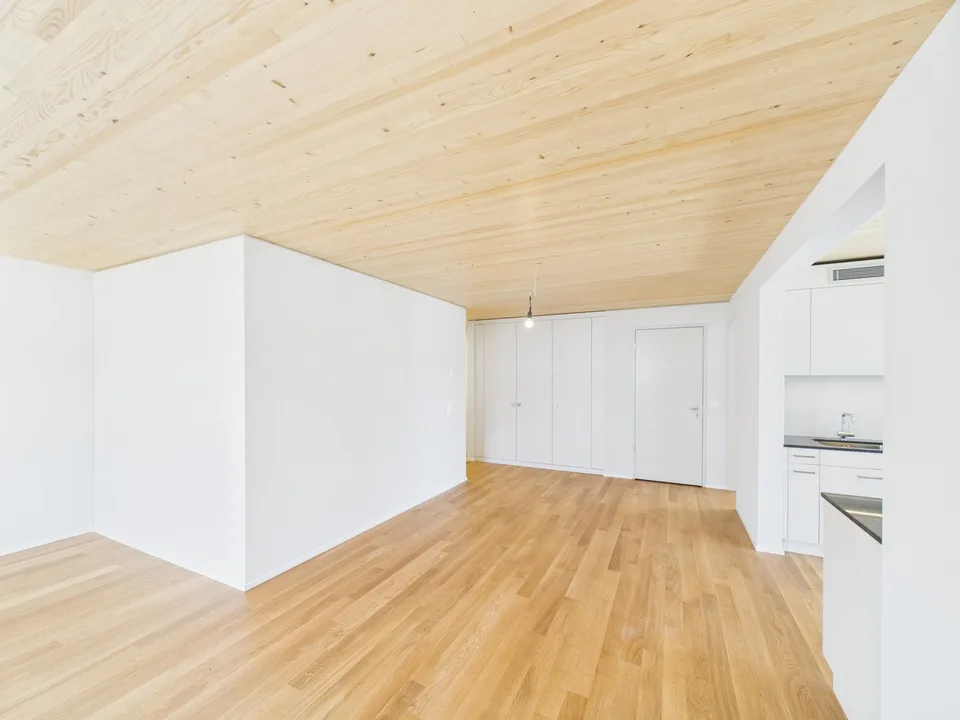 Familienfreundliche 3.5-Zimmer-Neubauwohnung mit Kindergarten im Areal