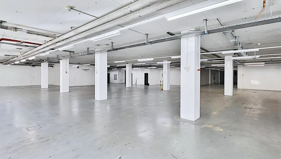 "Jetzt auch Teilflächen ab ca. 600 m2 - Lagerflächen in Egg b. Zürich!"