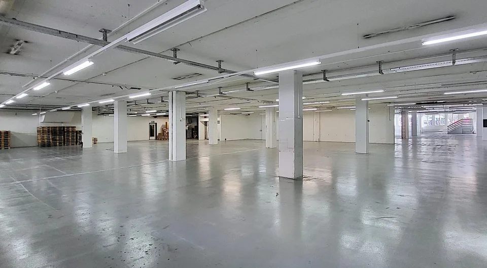 "Jetzt auch Teilflächen ab ca. 600 m2 - Lagerflächen in Egg b. Zürich!"