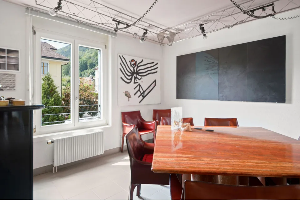 Spacieux appartement 4.5 pièces avec balcon et vue sur les montagnes à Saint-Imier