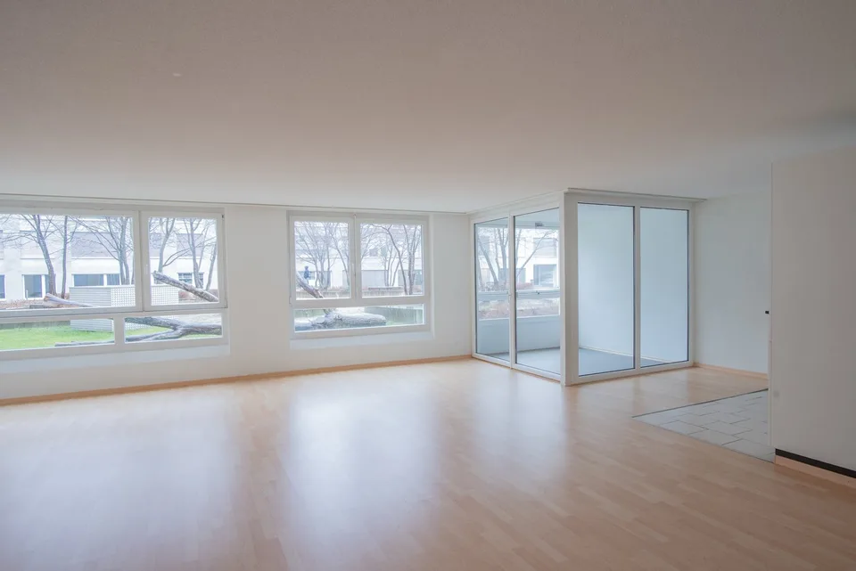 Appartement Loft Moderne au Rez-de-Chaussée à Biel – Disponible Immédiatement