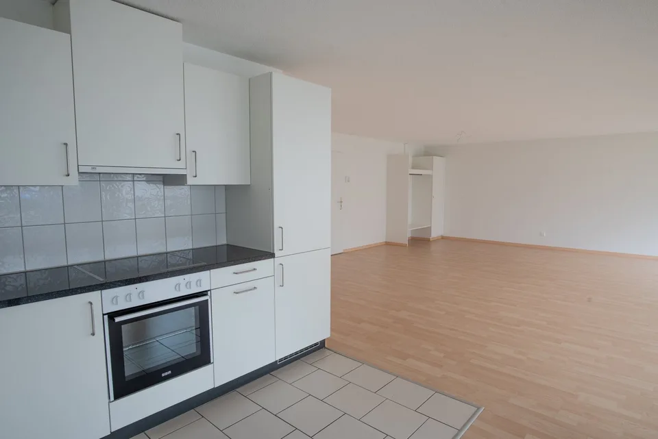 Appartement Loft Moderne au Rez-de-Chaussée à Biel – Disponible Immédiatement