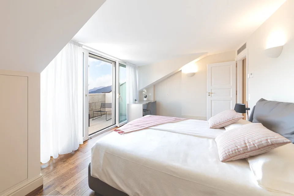 LUGANO-COLLINA D'ORO- ATTICO DI LUSSO ARREDATO SU DUE LIVELLI CON SPLENDIDA VISTA LAGO(rif.609) – foto 10 di 21