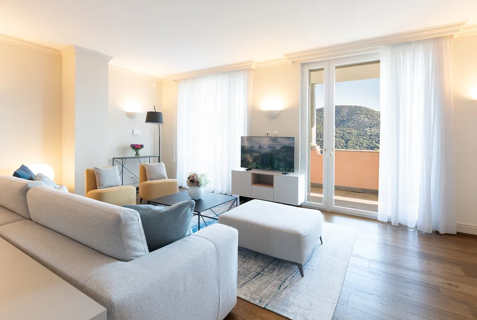 LUGANO-COLLINA D'ORO- ATTICO DI  LUSSO ARREDATO SU DUE LIVELLI CON SPLENDIDA VISTA LAGO(rif.609)