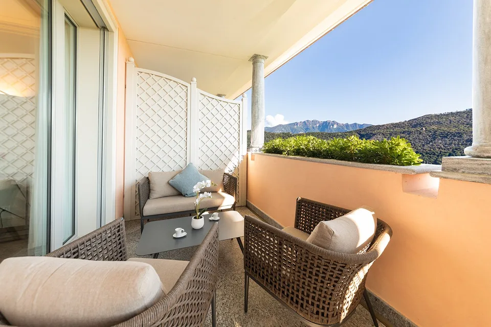 LUGANO-COLLINA D'ORO- ATTICO DI  LUSSO ARREDATO SU DUE LIVELLI CON SPLENDIDA VISTA LAGO(rif.609)