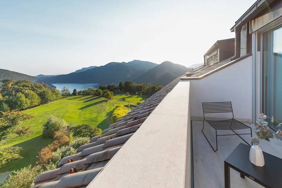 LUGANO-COLLINA D'ORO- ATTICO DI LUSSO ARREDATO SU DUE LIVELLI CON SPLENDIDA VISTA LAGO(rif.609) – foto 7 di 21