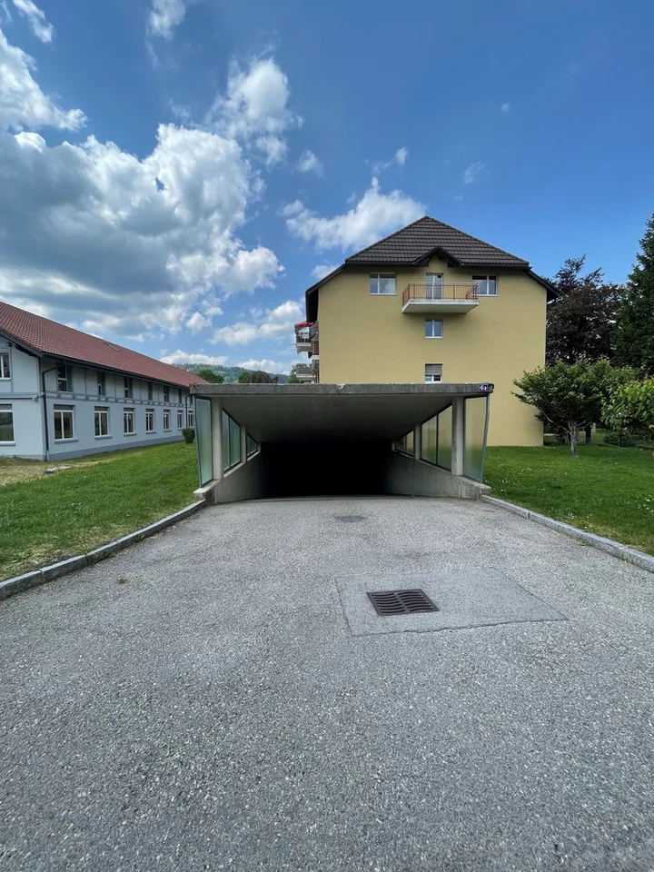 Parkplatz Innenplatz Nummer 13