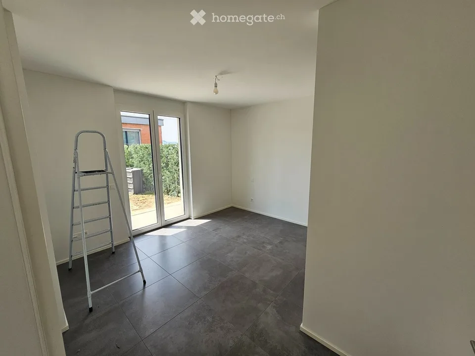 Moderne 3.5-Zimmer-Wohnung im Erdgeschoss mit Garten