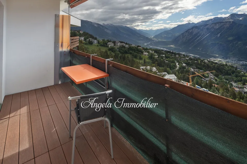 Furnished 3.5-Room Apartment with Stunning Mountain Views in Crans-Montana