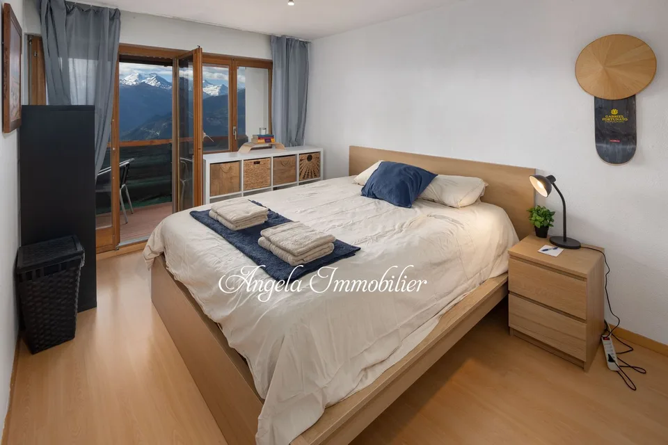 Appartamento arredato di 3,5 locali con vista mozzafiato sulle montagne a Crans-Montana