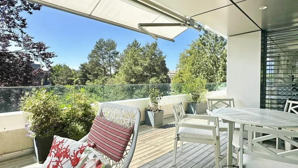 Magnifique appartement avec terrasse et vue au 5e étage
