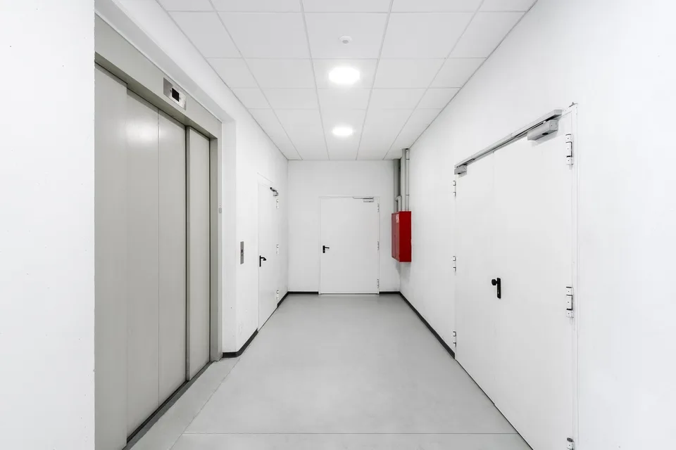 CADENAZZO - Grand entrepôt/laboratoire de 3'260 m² à louer à Cadenazzo. (Ref. 001) – photo 20 sur 24