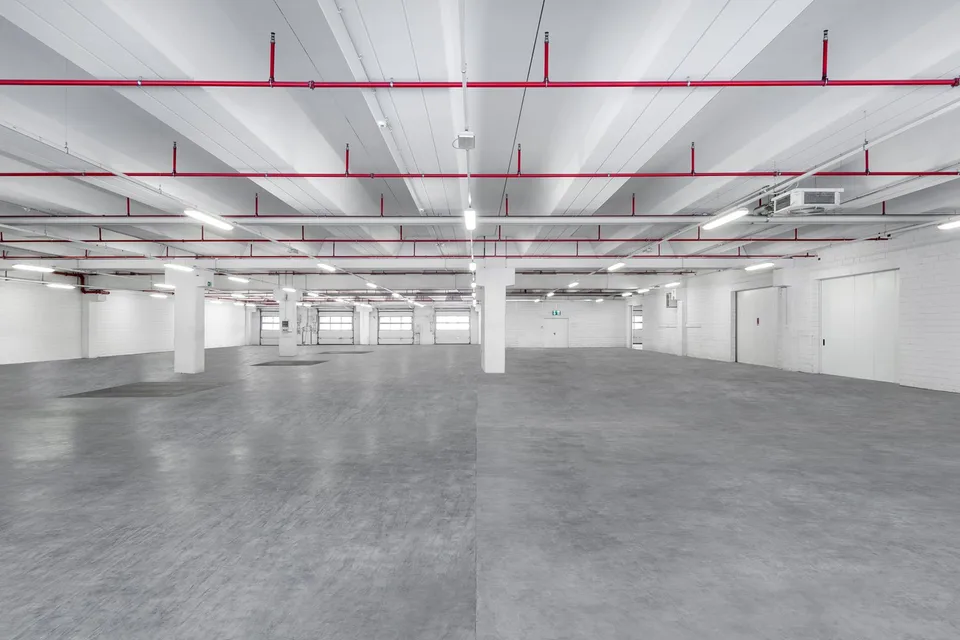 CADENAZZO - Grand entrepôt/laboratoire de 3'260 m² à louer à Cadenazzo. (Ref. 001) – photo 8 sur 24