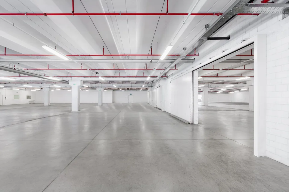 CADENAZZO - Grand entrepôt/laboratoire de 3'260 m² à louer à Cadenazzo. (Ref. 001) – photo 12 sur 24