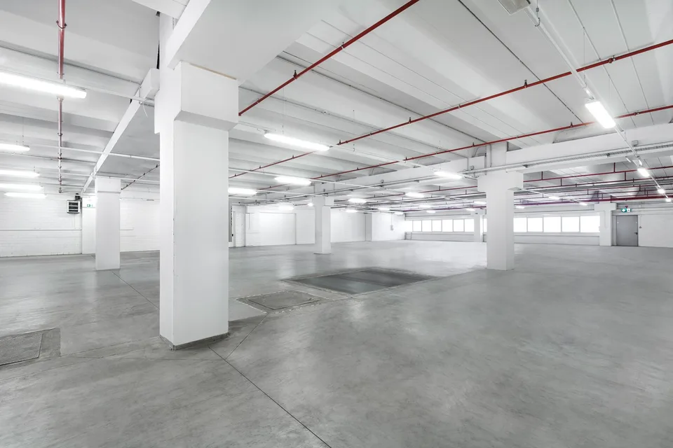 CADENAZZO - Grand entrepôt/laboratoire de 3'260 m² à louer à Cadenazzo. (Ref. 001) – photo 6 sur 24