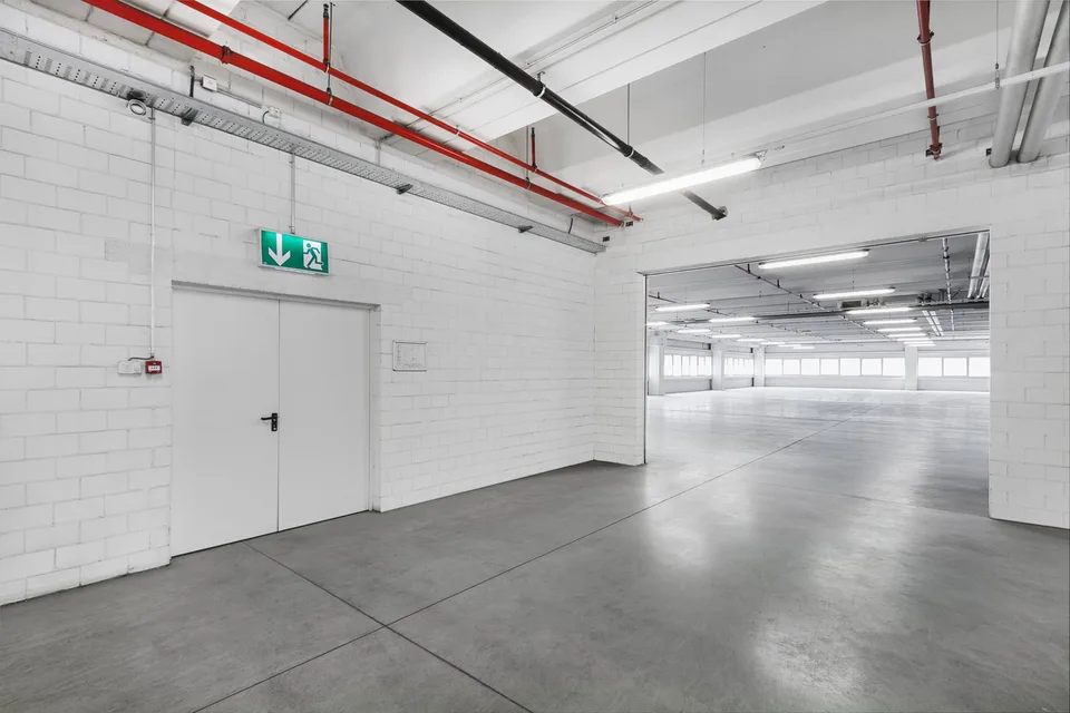 CADENAZZO - Grand entrepôt/laboratoire de 3'260 m² à louer à Cadenazzo. (Ref. 001) – photo 11 sur 24