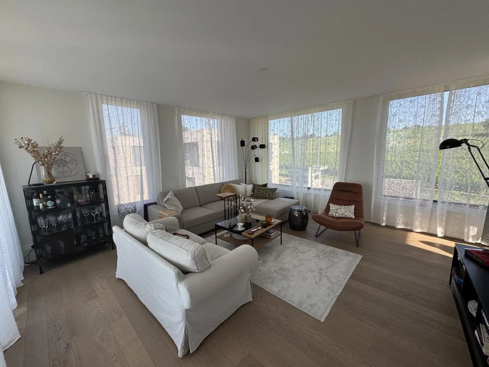 Moderne Villa in den Höhen von Morges