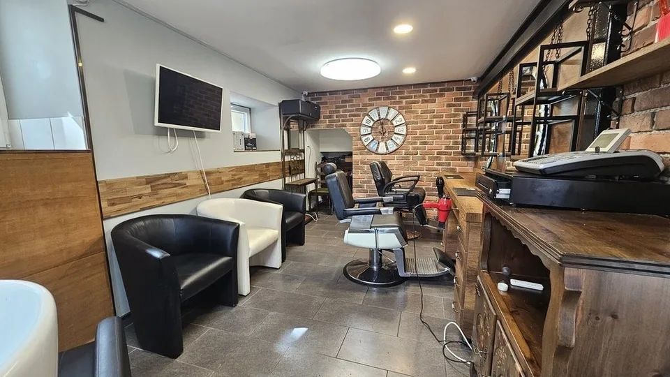 Locale a CHF 1200.-/mese spese incluse