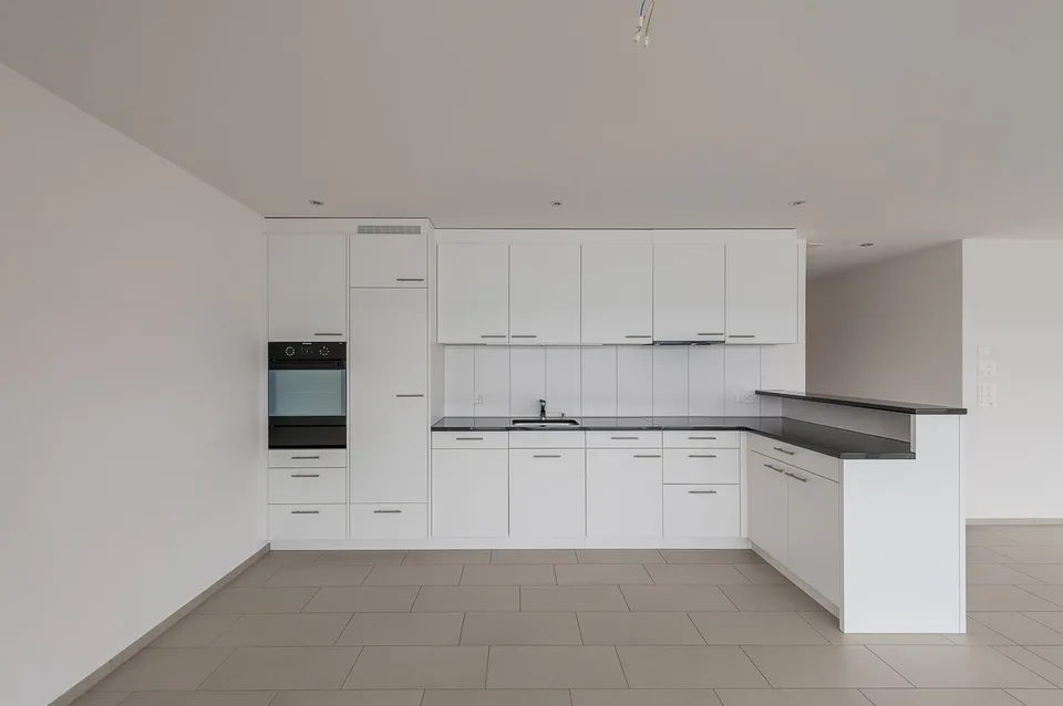 Helle 3.5-Zimmerwohnung mit grosszügigem Sitzplatz im Herzen von Fehraltorf
