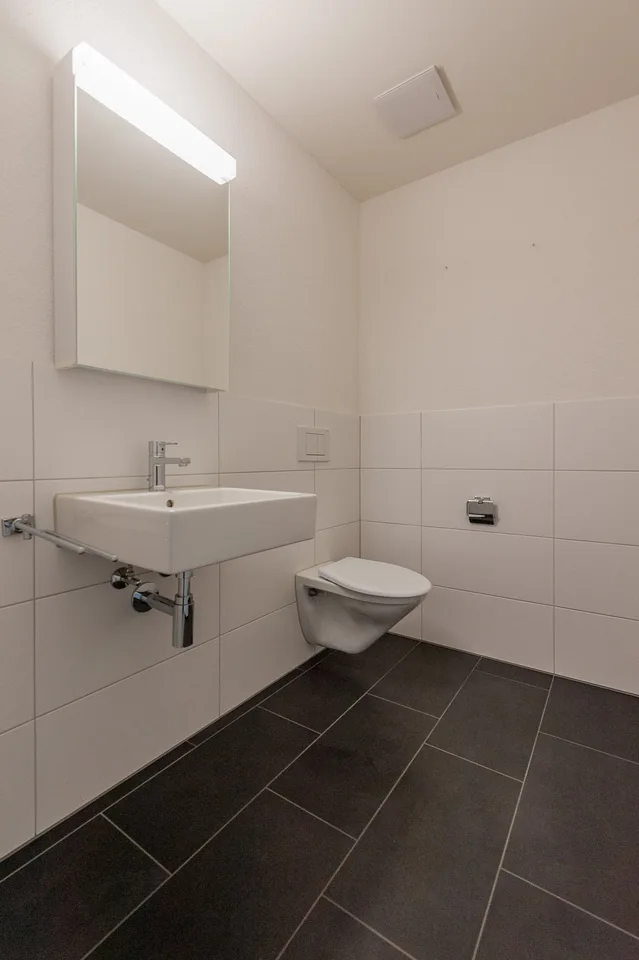 Helle 3.5-Zimmerwohnung mit grosszügigem Sitzplatz im Herzen von Fehraltorf