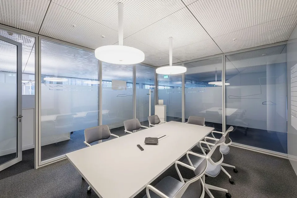 «RICHTIPLATZ» da 600m² - elegante, centrale, pronta per gli affari.