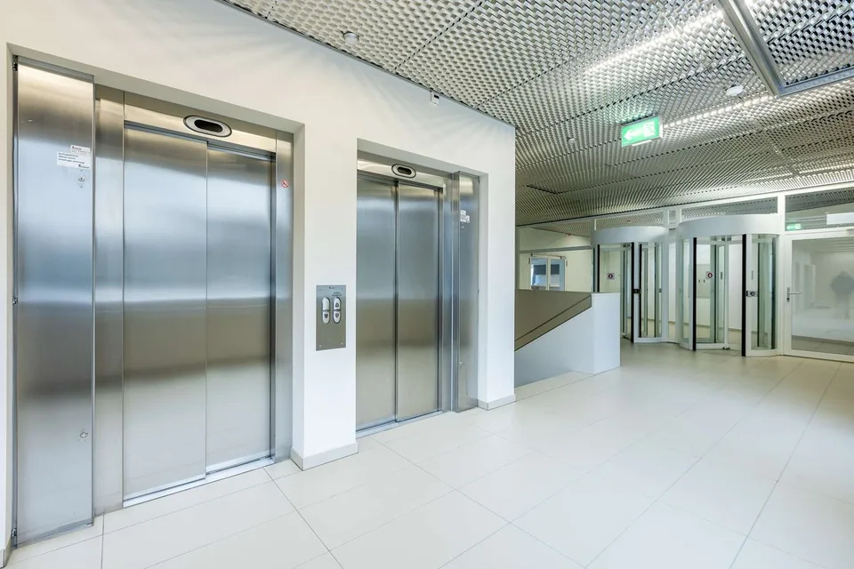 Superbes bureaux rénovés en plein centre-ville – photo 7 sur 13