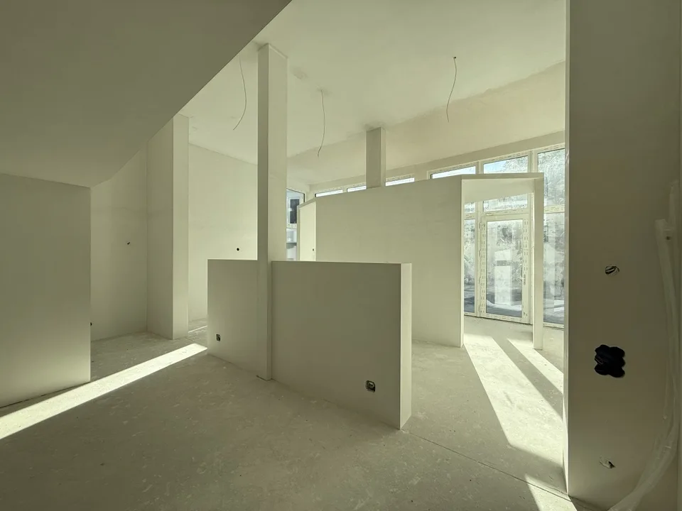 Spazio Commerciale / Ufficio