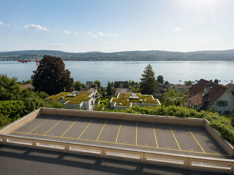 Sicherer Außenparkplatz mit Seesicht in Zürich