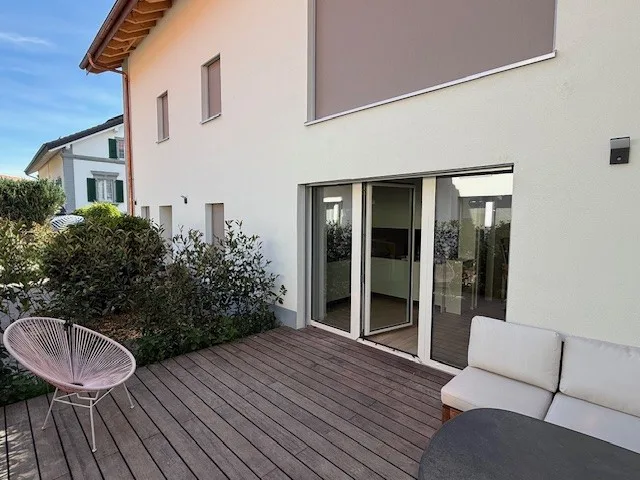 Studio meublé avec terrasse et place de parc