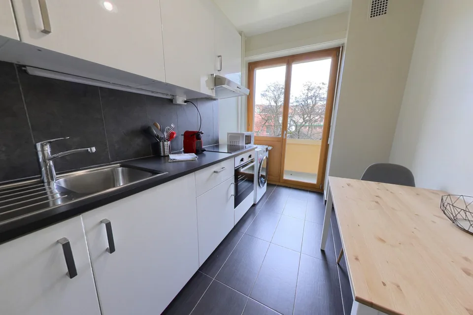Furnished 2 bedroom apartment / Appartement meublé 2 chambres