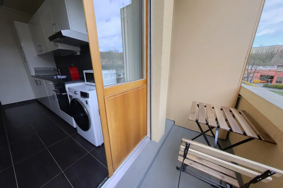 Furnished 2 bedroom apartment / Appartement meublé 2 chambres