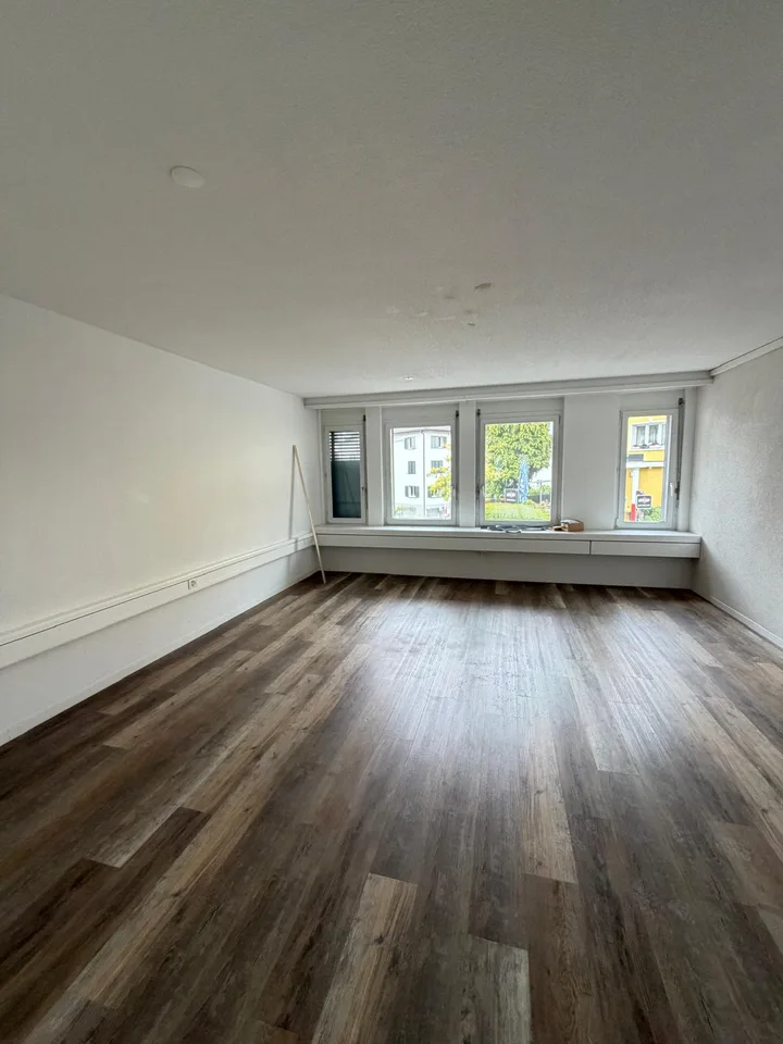 Modern and versatile office or practice space in an attractive location