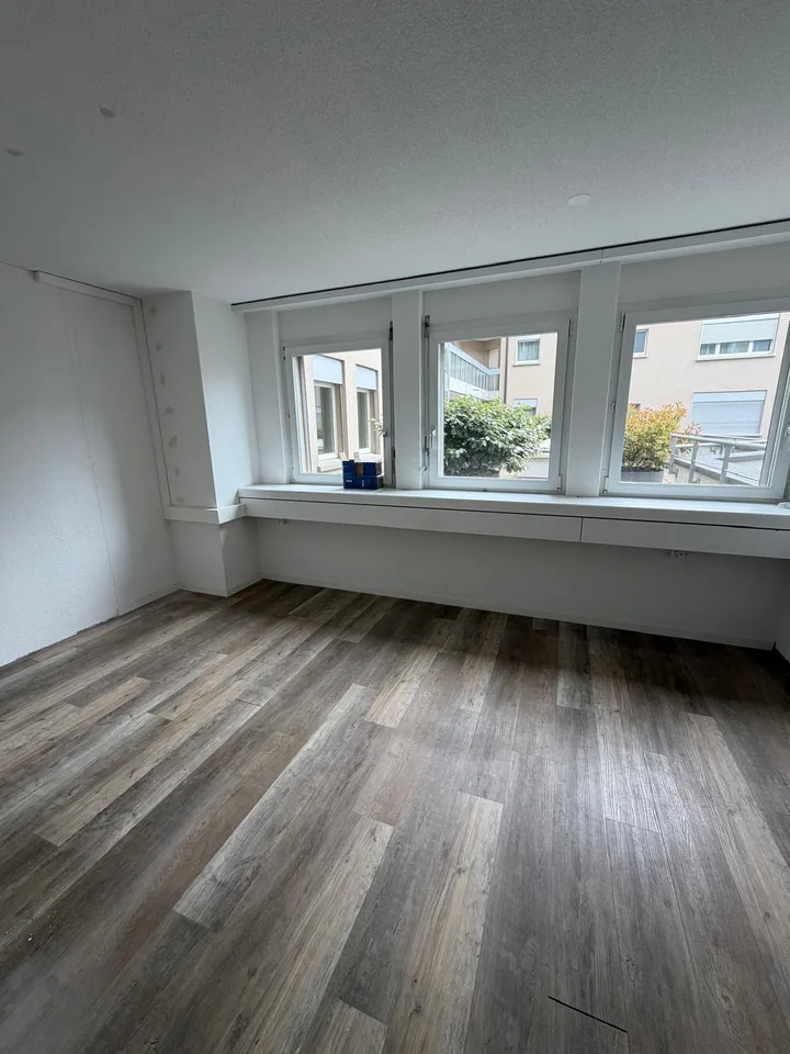 Modern and versatile office or practice space in an attractive location