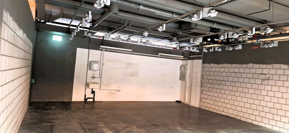 Teilausgebauter Gewerberaum im Aarberg Center zu vermieten