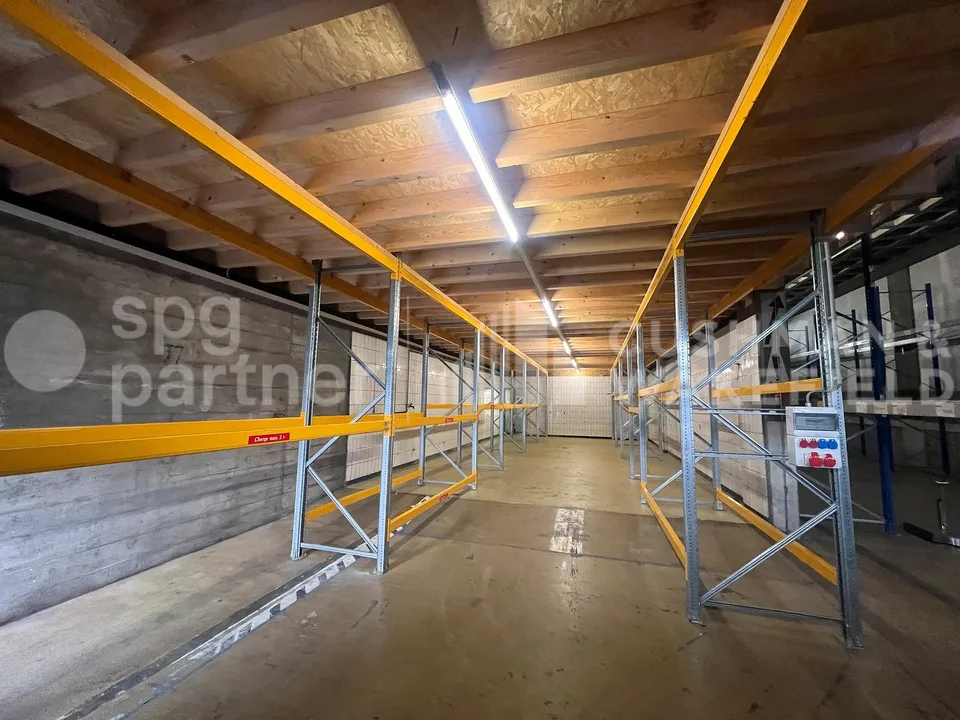 Giovani 23 - Grande area di stoccaggio funzionale di 1?500 m², zona industriale strategica