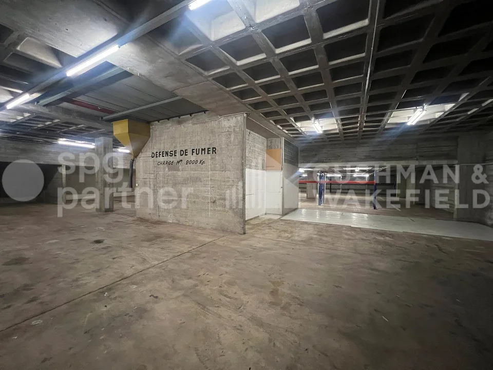 Giovani 23 - Grande area di stoccaggio funzionale di 1?500 m², zona industriale strategica