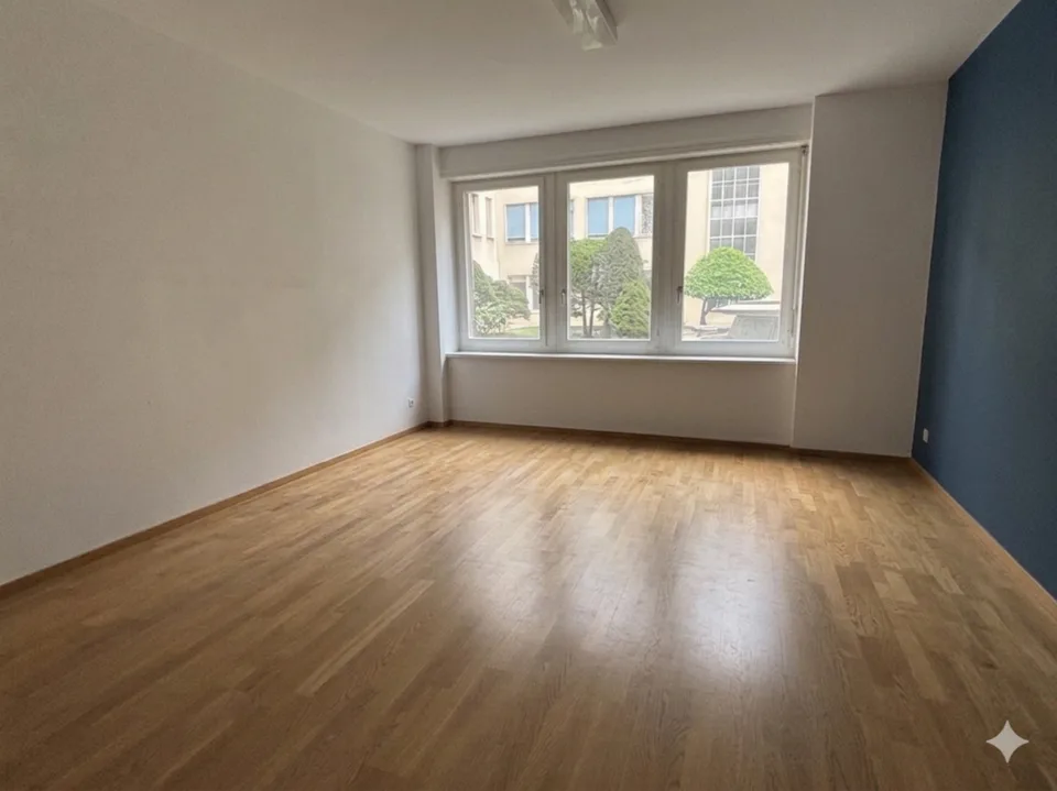 Petit bureau de 27 m2 à côté de la gare