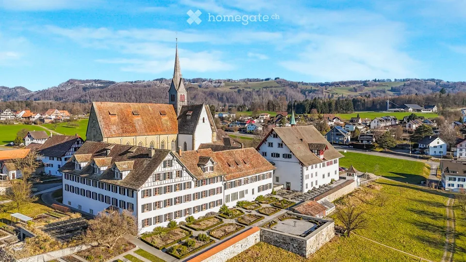 "Erstvermietung – Einzigartiges Wohnen mit Geschichte – Möblierte Studios im Kloster Kappel"