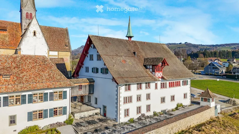 "Erstvermietung – Einzigartiges Wohnen mit Geschichte – Möblierte Studios im Kloster Kappel"