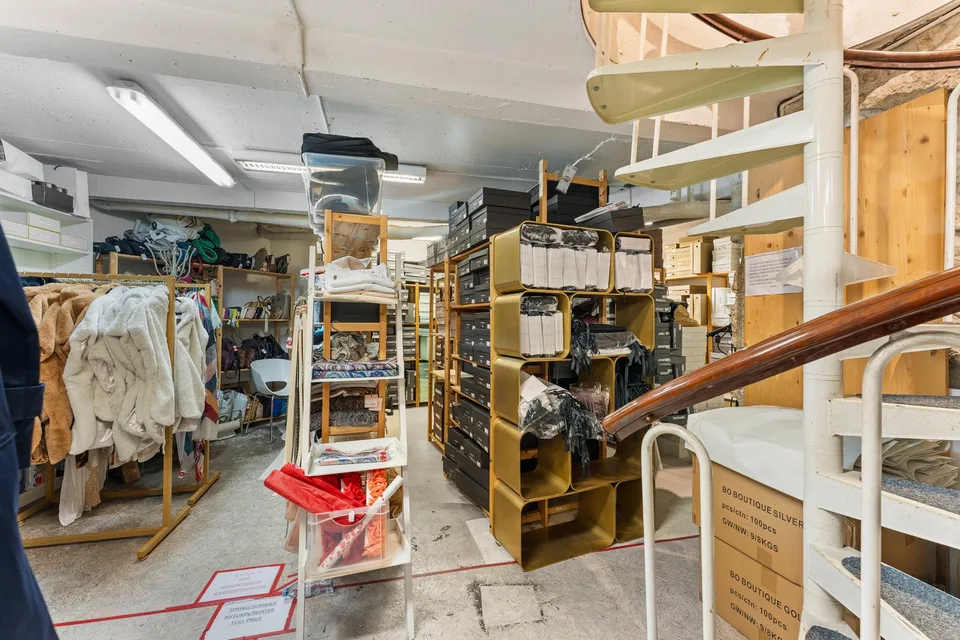 Attraktive Gewerbefläche an zentraler Lage in Biel – ideal für Verkauf, Showroom oder Dienstleistung – photo 11 sur 14