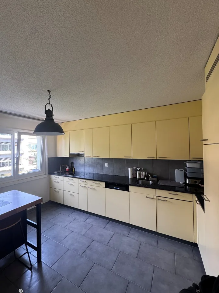 6-Zimmer-Duplexwohnung