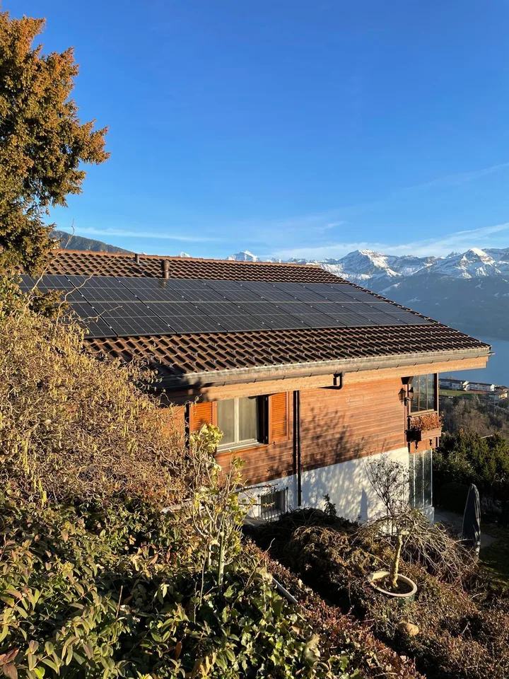 3 ZIMMER-HAUS IN TSCHINGEL OB GUNTEN (BE), MÖBLIERT, TEMPORÄR
