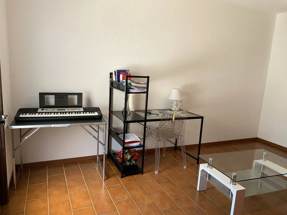 Sierre – Studio mit kleiner privater Stelle vorne und inklusive Parkplatz am Eingang der Stadt