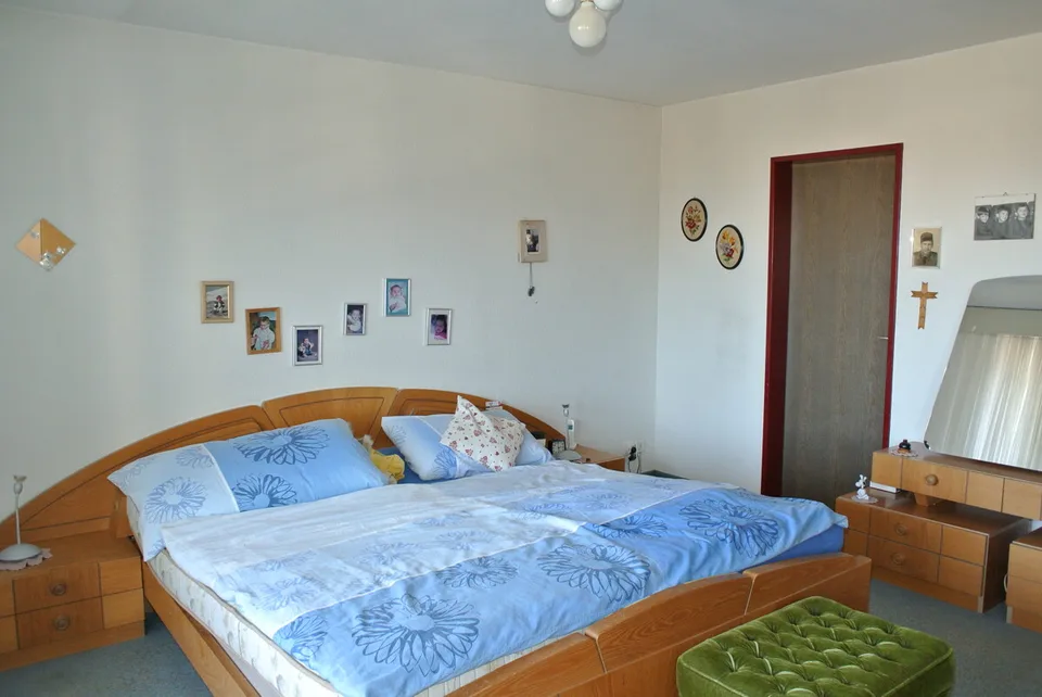 Grosszügige 5.5-Zimmer-Attikawohnung mit Weitblick und Privatsphäre – Foto 12 von 13
