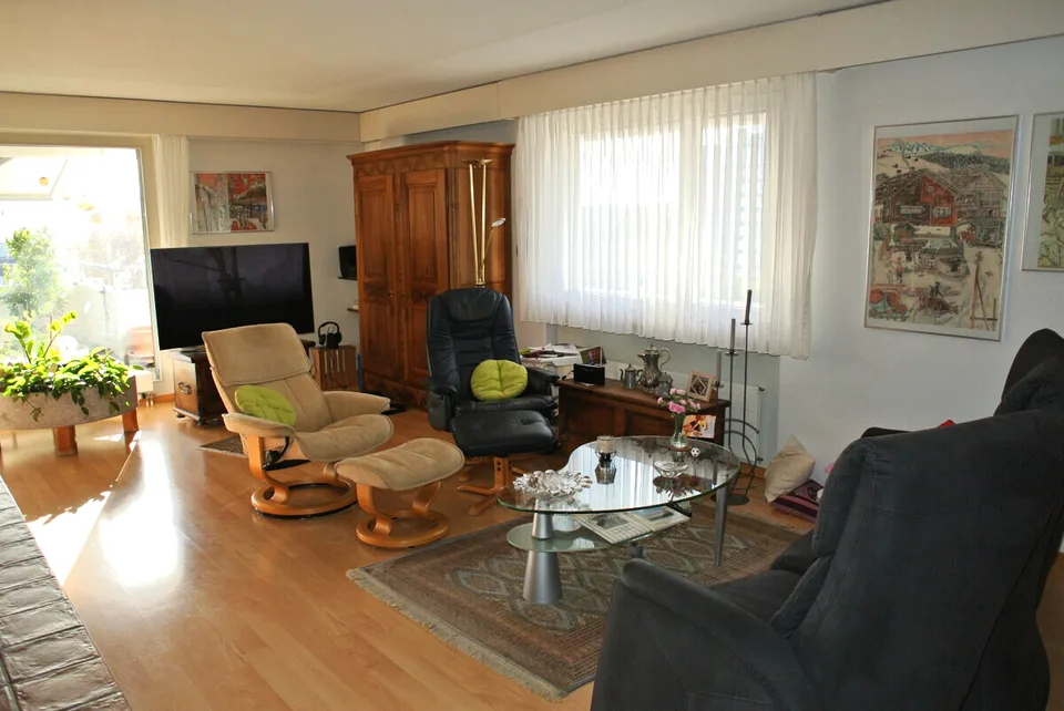 Grosszügige 5.5-Zimmer-Attikawohnung mit Weitblick und Privatsphäre – Foto 7 von 13