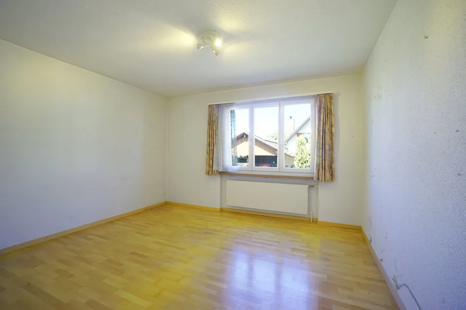 Gemütliches 6.5-Zimmer-Einfamilienhaus an sonniger Lage mit Aus- und Umbaupotenzial – Foto 8 von 14