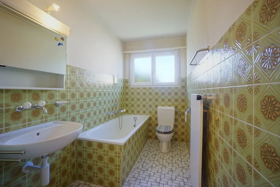 Gemütliches 6.5-Zimmer-Einfamilienhaus an sonniger Lage mit Aus- und Umbaupotenzial – Foto 7 von 14