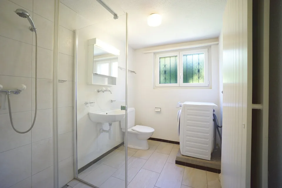 Gemütliches 6.5-Zimmer-Einfamilienhaus an sonniger Lage mit Aus- und Umbaupotenzial – Foto 10 von 14